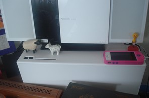 モノクロのコンポ、充電器周辺