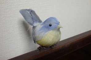 パソコンの端に、１羽